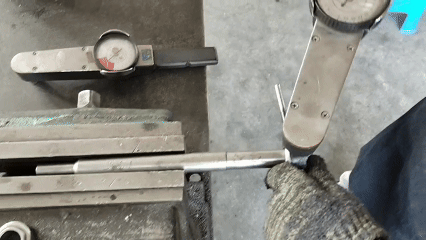 torquemeasurementturnoneside SYZ Rod Ends Turning the torque gauge handle to one side while the dial shows the breakaway torque