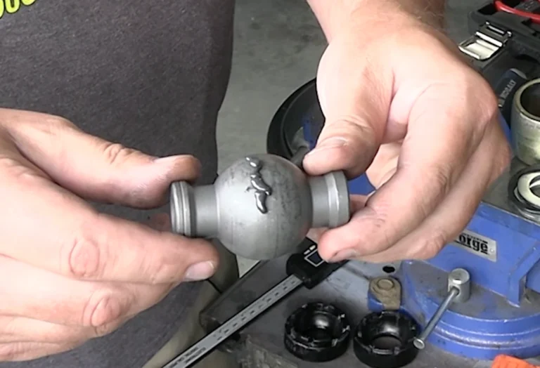 12grease the ball  SYZ Rod Ends Grease the ball