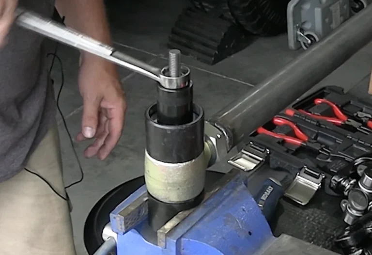 18press the bushing into the housing  SYZ Rod Ends Press the bushing into the housing