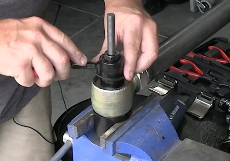 19install the snap ring  SYZ Rod Ends Install the snap ring