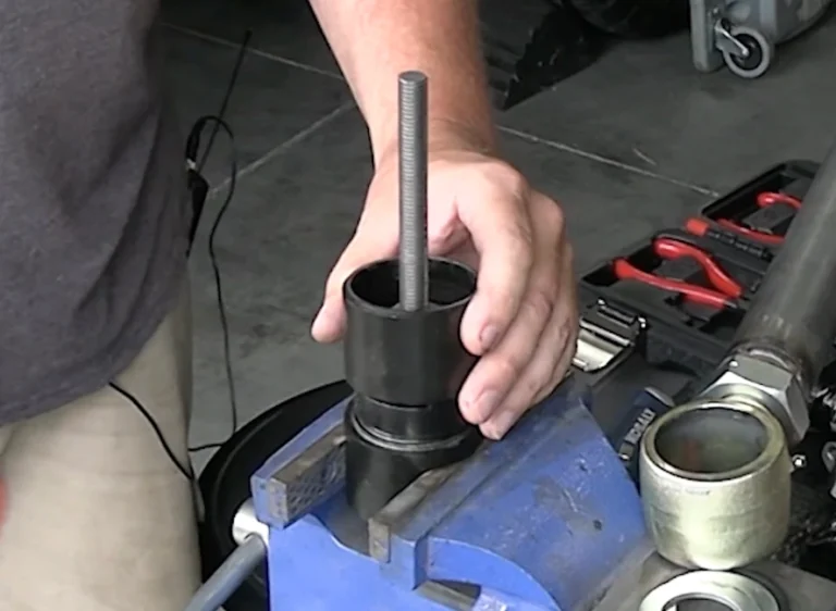 9remove the tarpered sleeve  SYZ Rod Ends