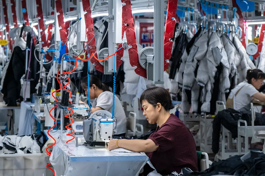 Smart factory automation and robotics redefine the production floor - source image from weekly industrial news