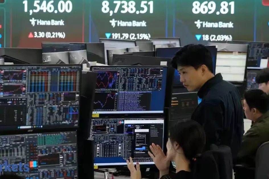 Dollar at Nine-Week Low as Asian Output Data Sends Mixed Signals - source image from weekly industrial news