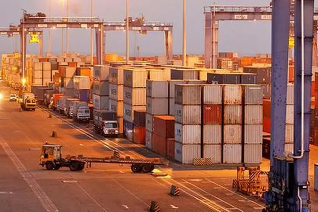 Tariff Truce Meets Rate-Hike Bets: A Split Week for Industrial Supply Chains